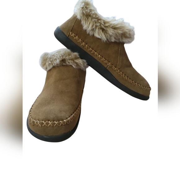 Magellan Chelsea Slip On Botties 7. Tan Suede Slippers with Faux Fur Lining - Picture 6 of 14
